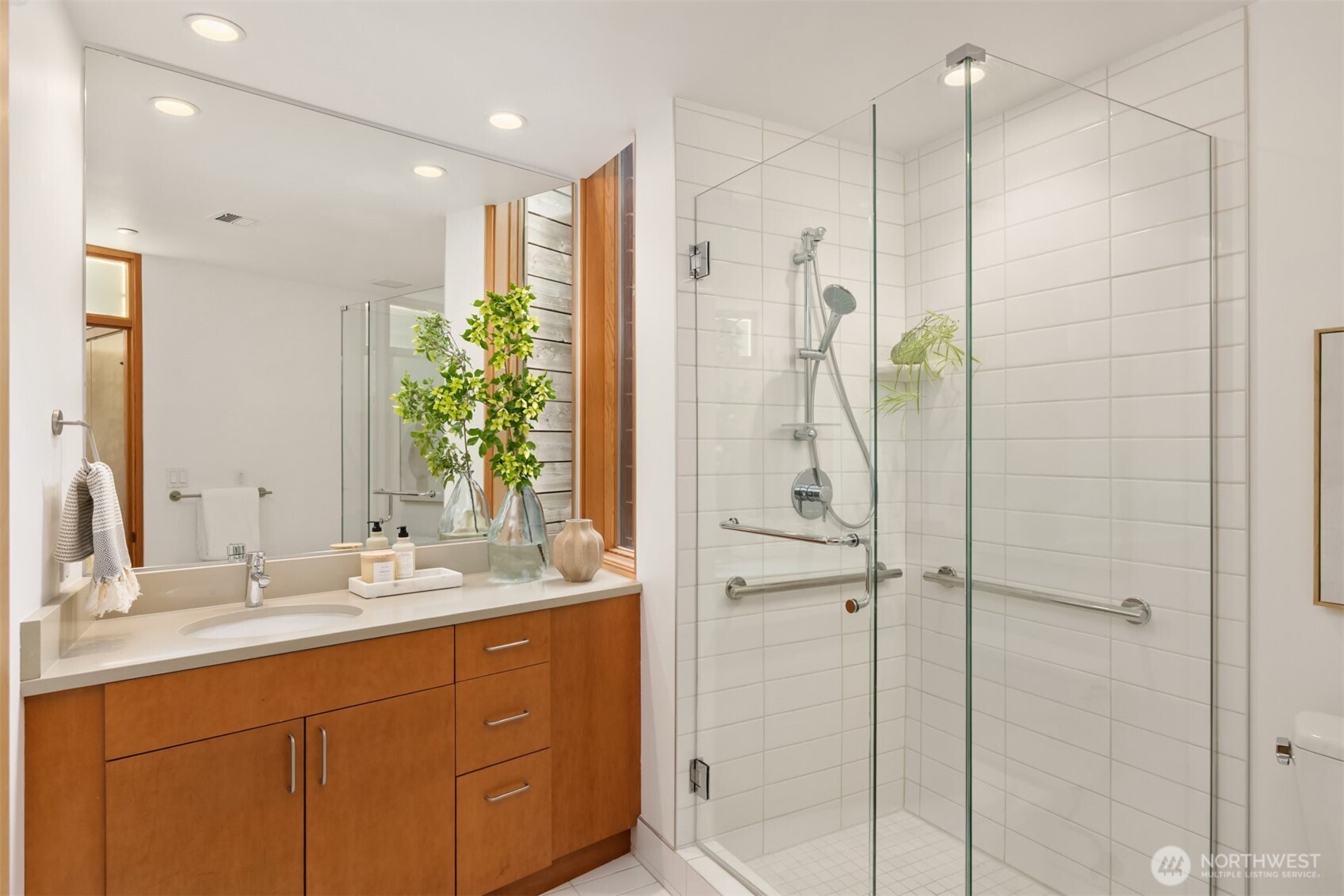221 Wyatt Way NW #A104, Bainbridge Island, WA 98110