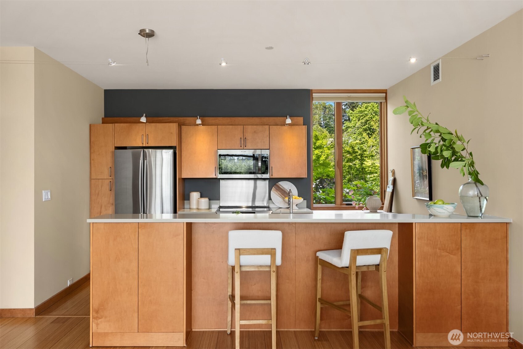 221 Wyatt Way NW #A104, Bainbridge Island, WA 98110