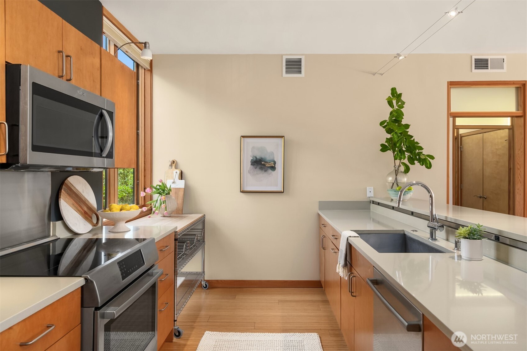 221 Wyatt Way NW #A104, Bainbridge Island, WA 98110