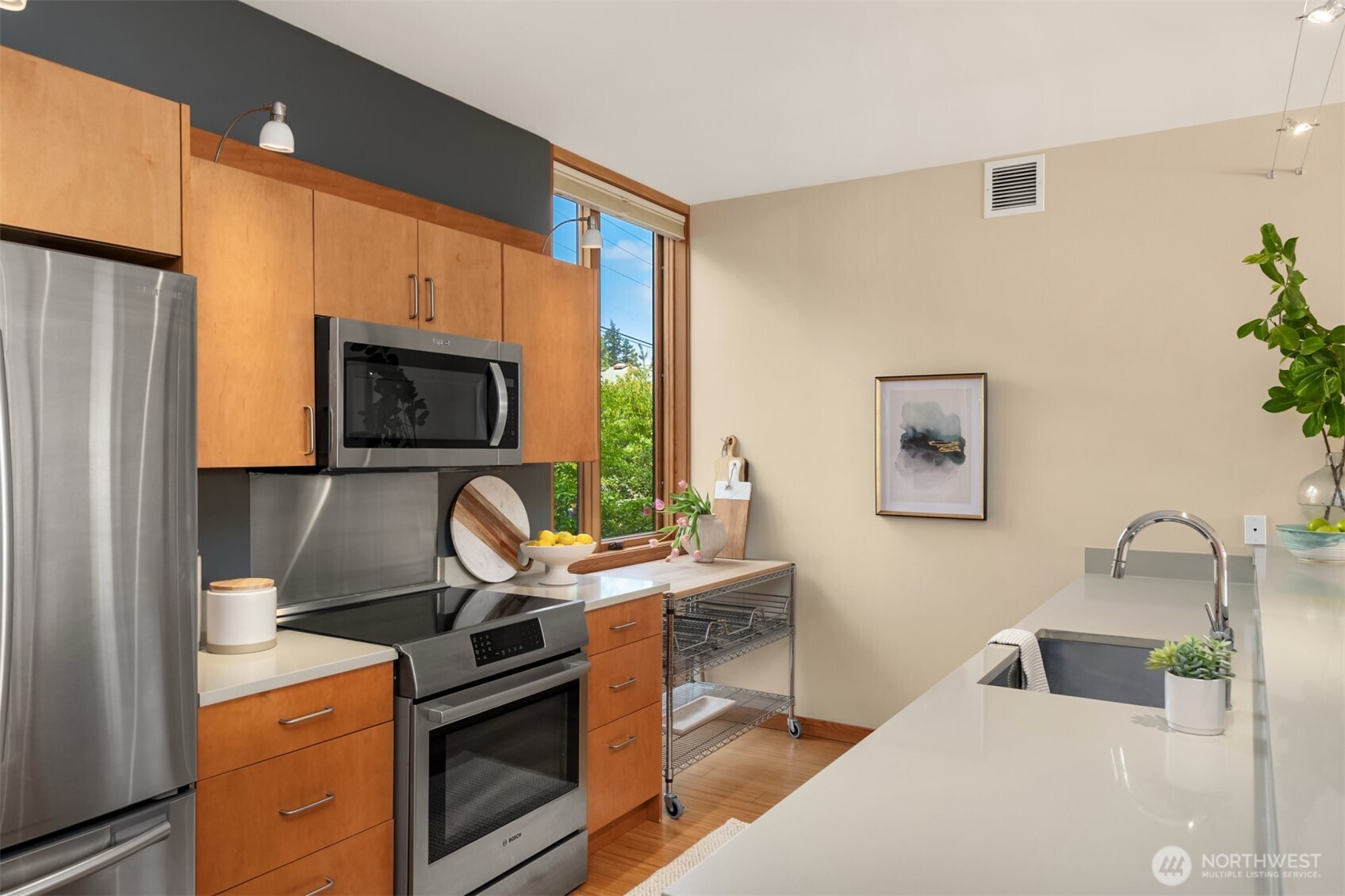 221 Wyatt Way NW #A104, Bainbridge Island, WA 98110