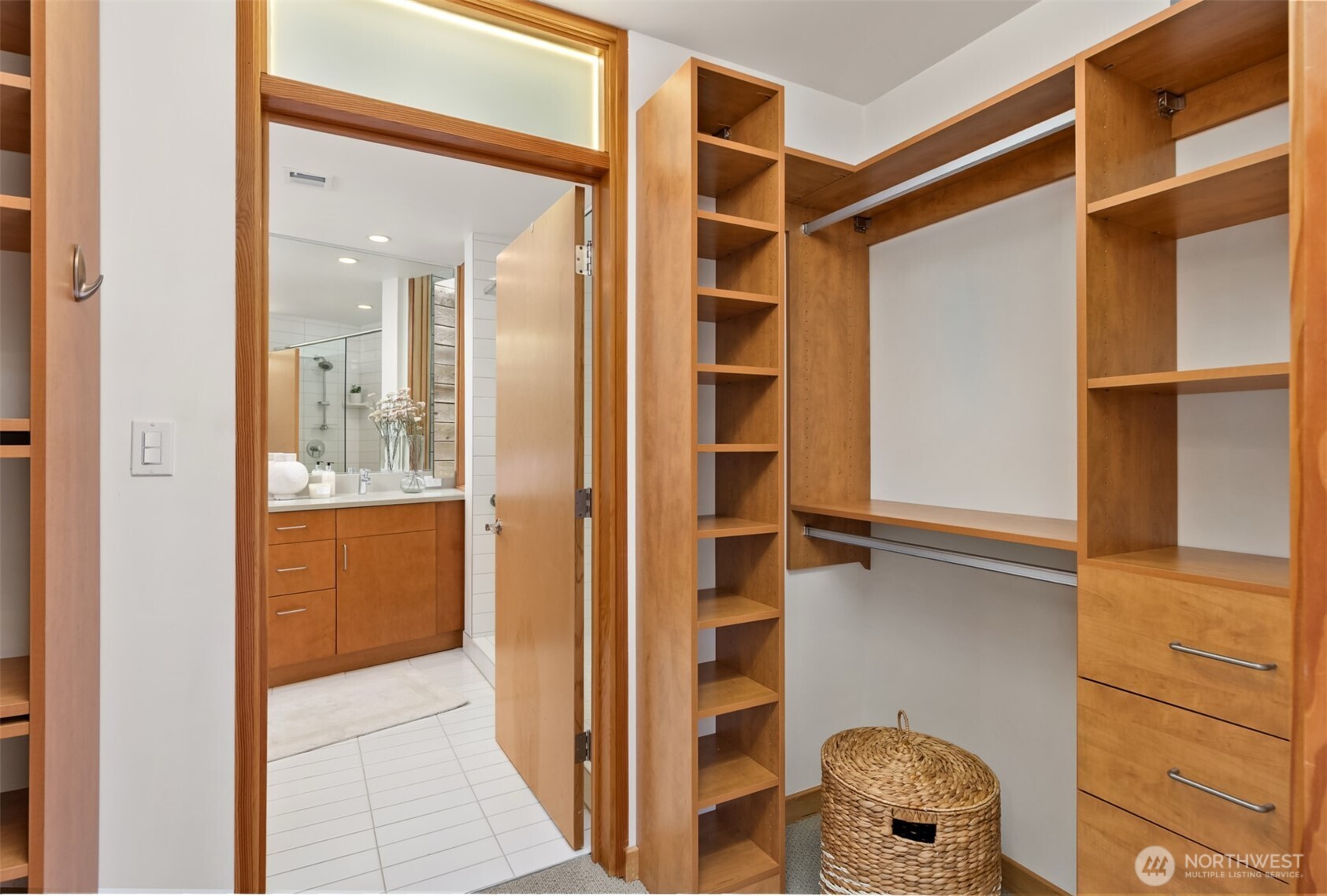 221 Wyatt Way NW #A104, Bainbridge Island, WA 98110