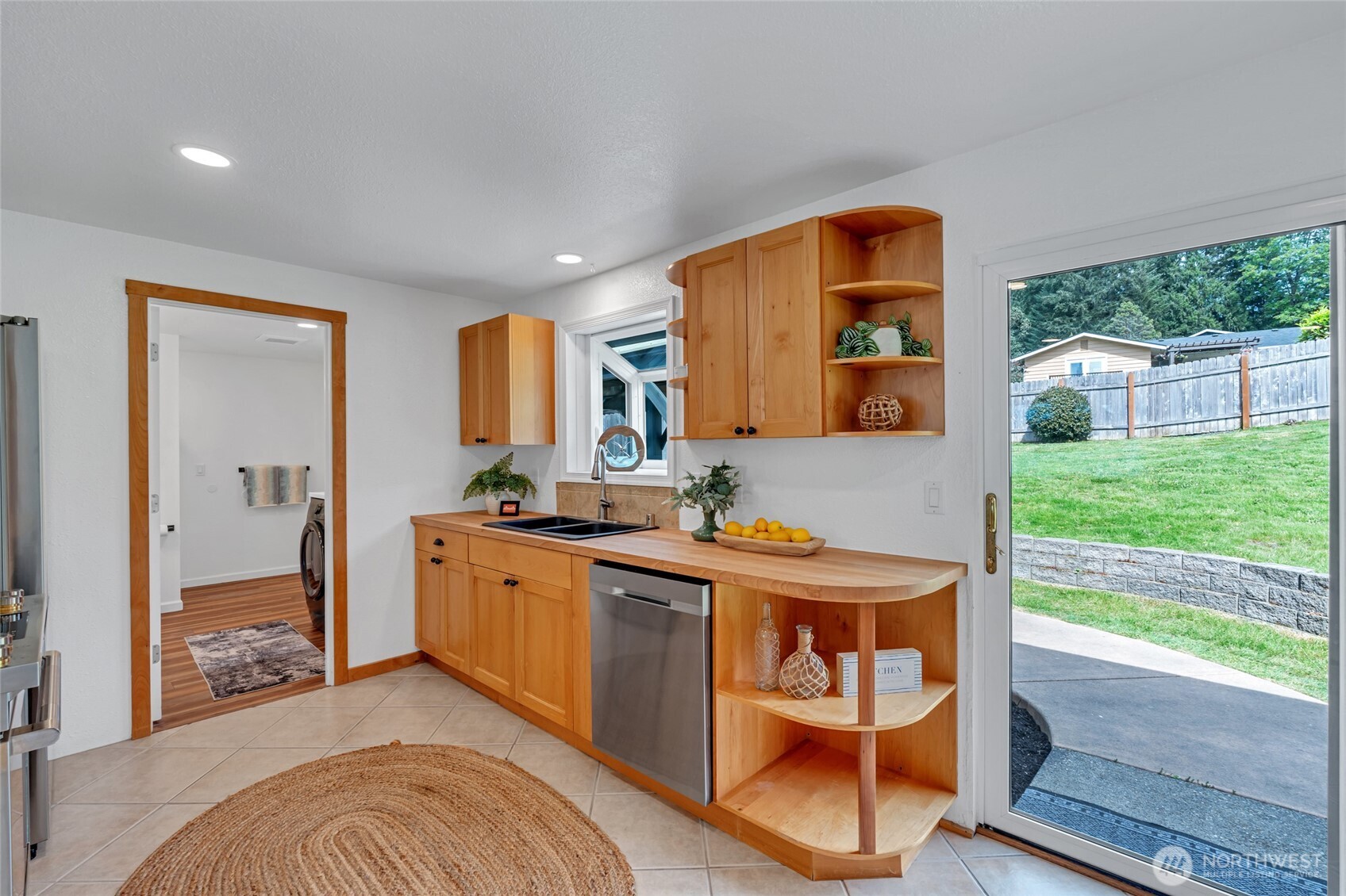 18610 10th Ave NE , Poulsbo, WA 98370
