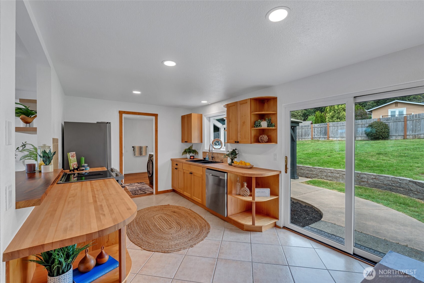 18610 10th Ave NE , Poulsbo, WA 98370