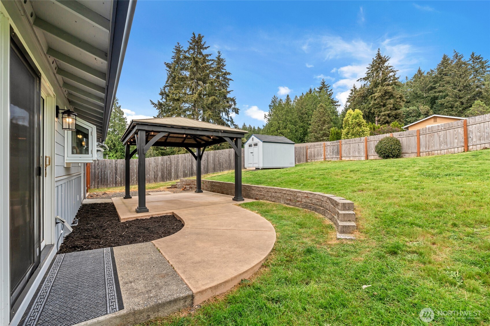 18610 10th Ave NE , Poulsbo, WA 98370