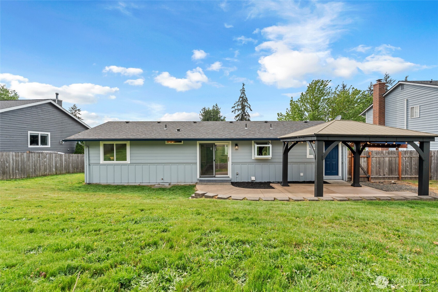 18610 10th Ave NE , Poulsbo, WA 98370