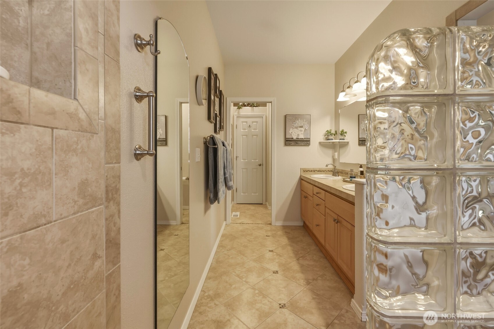 9105 Vancouver Drive NE, Lacey, WA 98516