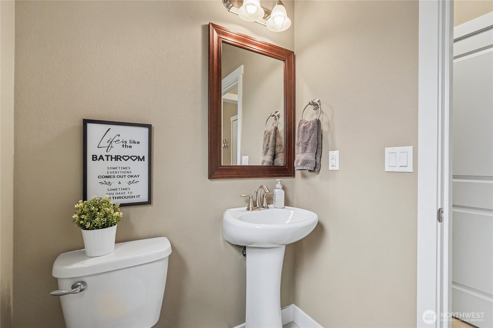 2911 Fenmoor Lane SE, Olympia, WA 98501-5630