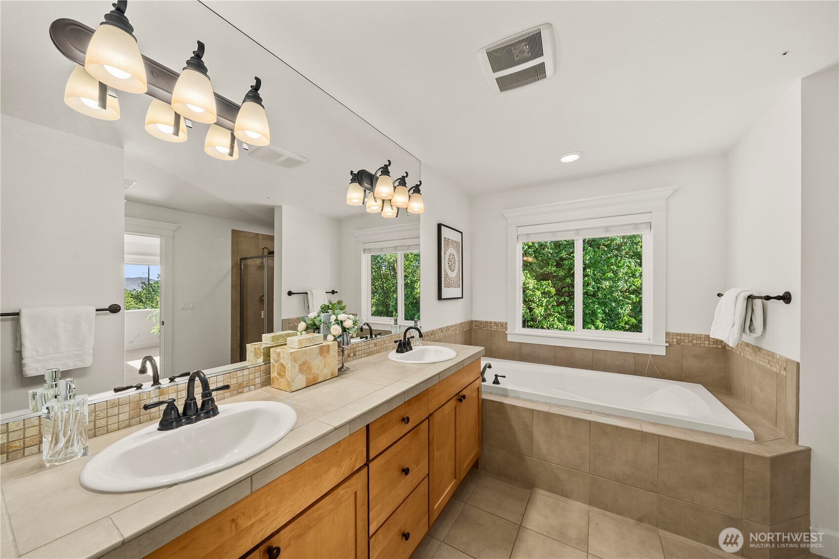 2415 NE Daphne , Issaquah, WA 98029