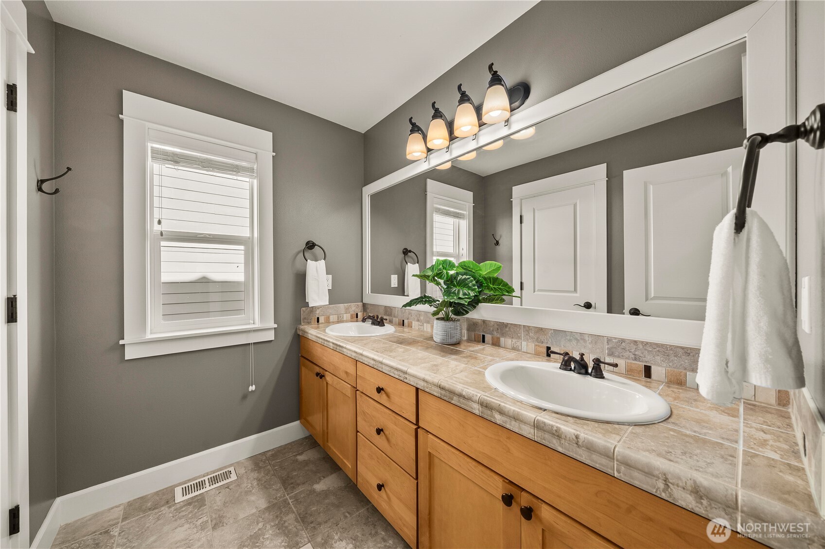 2415 NE Daphne , Issaquah, WA 98029