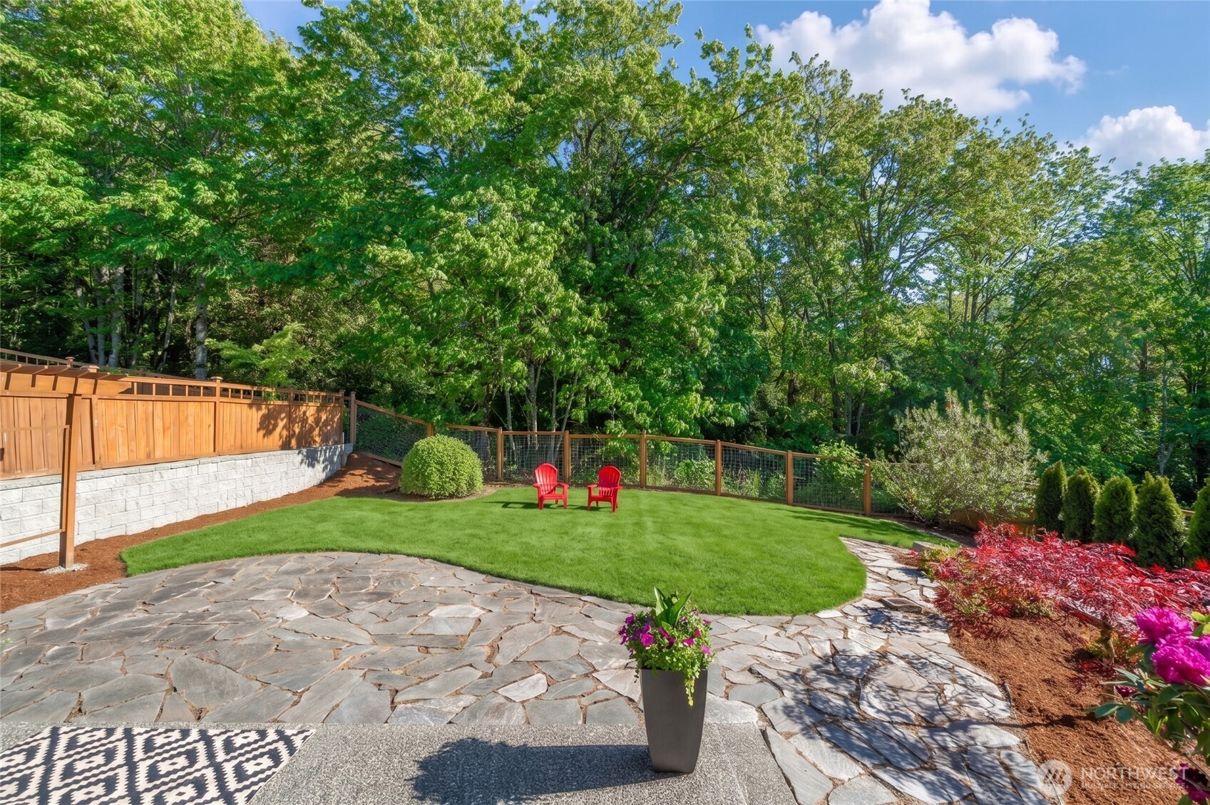 2415 NE Daphne , Issaquah, WA 98029