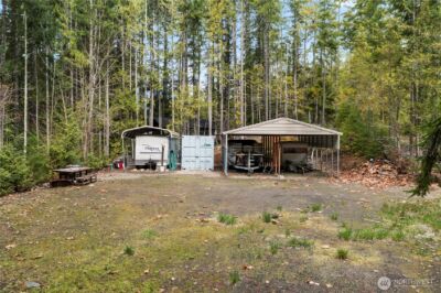 61 N Dow Court , Hoodsport, WA 98548