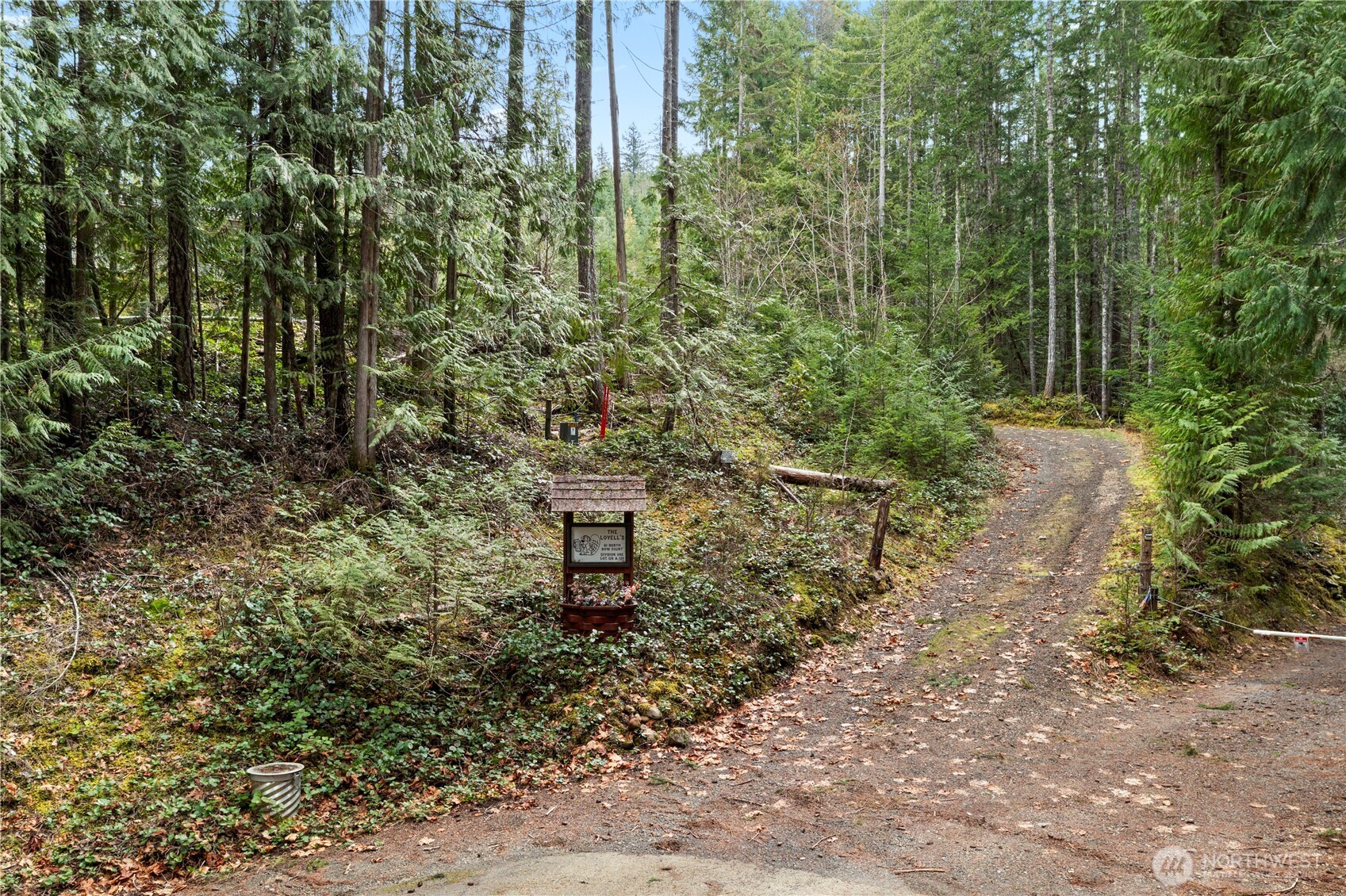 61 N Dow Court , Hoodsport, WA 98548