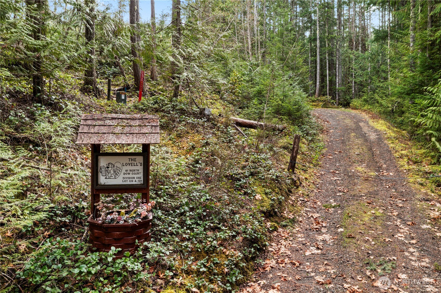 61 N Dow Court , Hoodsport, WA 98548