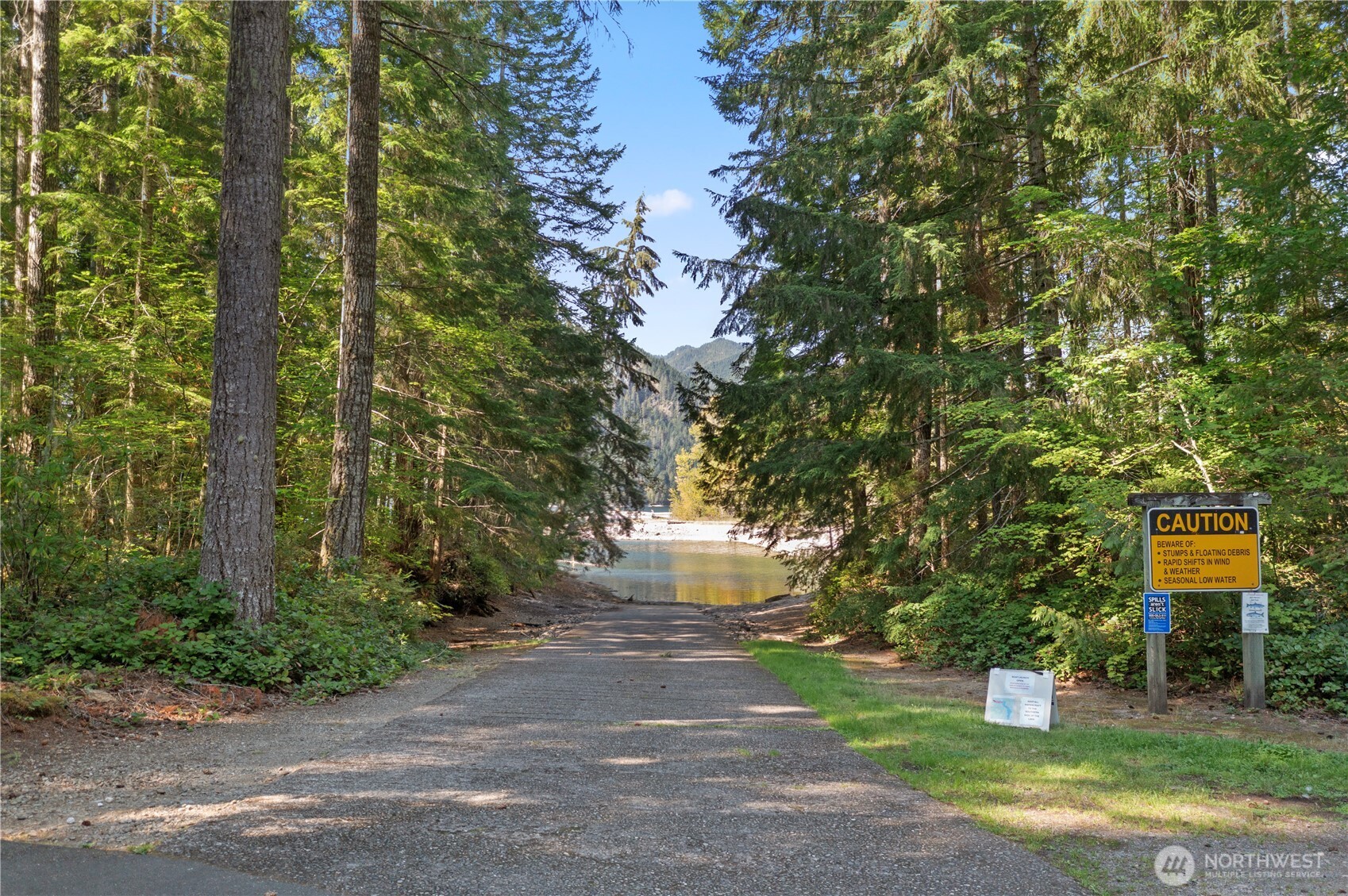 61 N Dow Court , Hoodsport, WA 98548