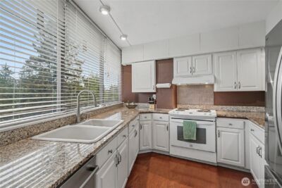 1910 Evergreen Park Drive SW #504, Olympia, WA 98502-5912 - Photo 9