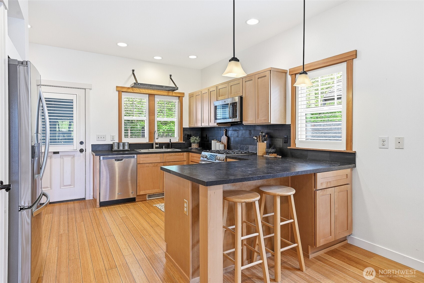 1723 Bungalow Way NE, Poulsbo, WA 98370