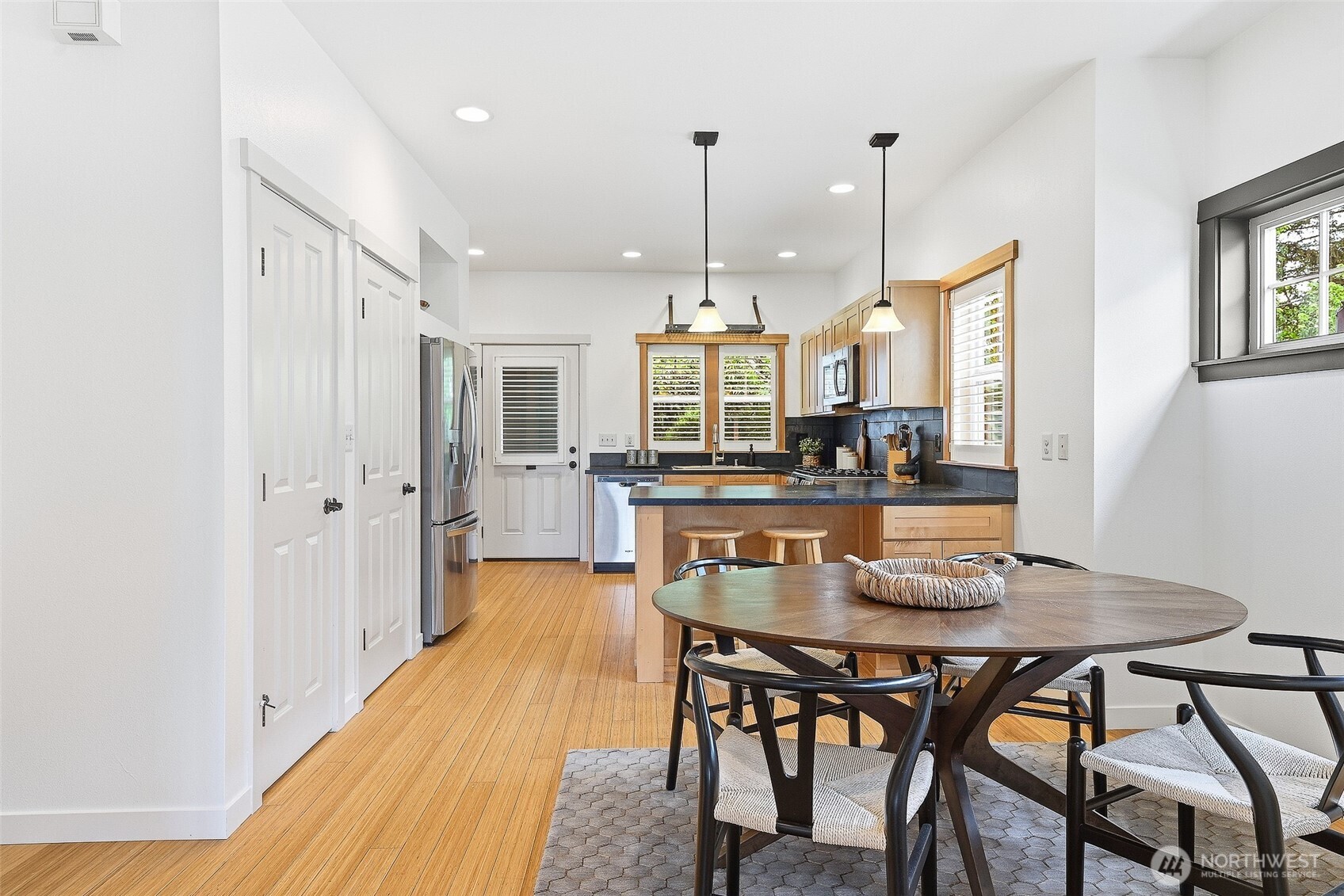 1723 Bungalow Way NE, Poulsbo, WA 98370