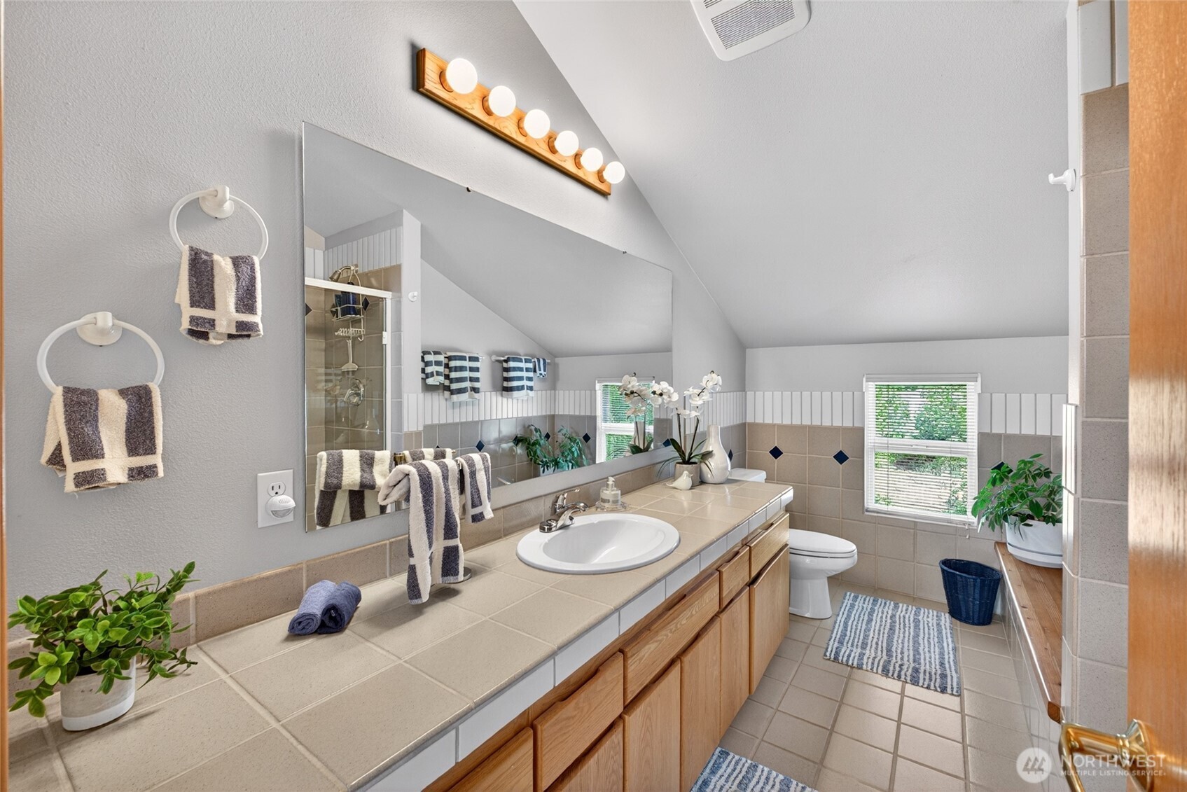 516 Wana Wana Place NE, Tacoma, WA 98422