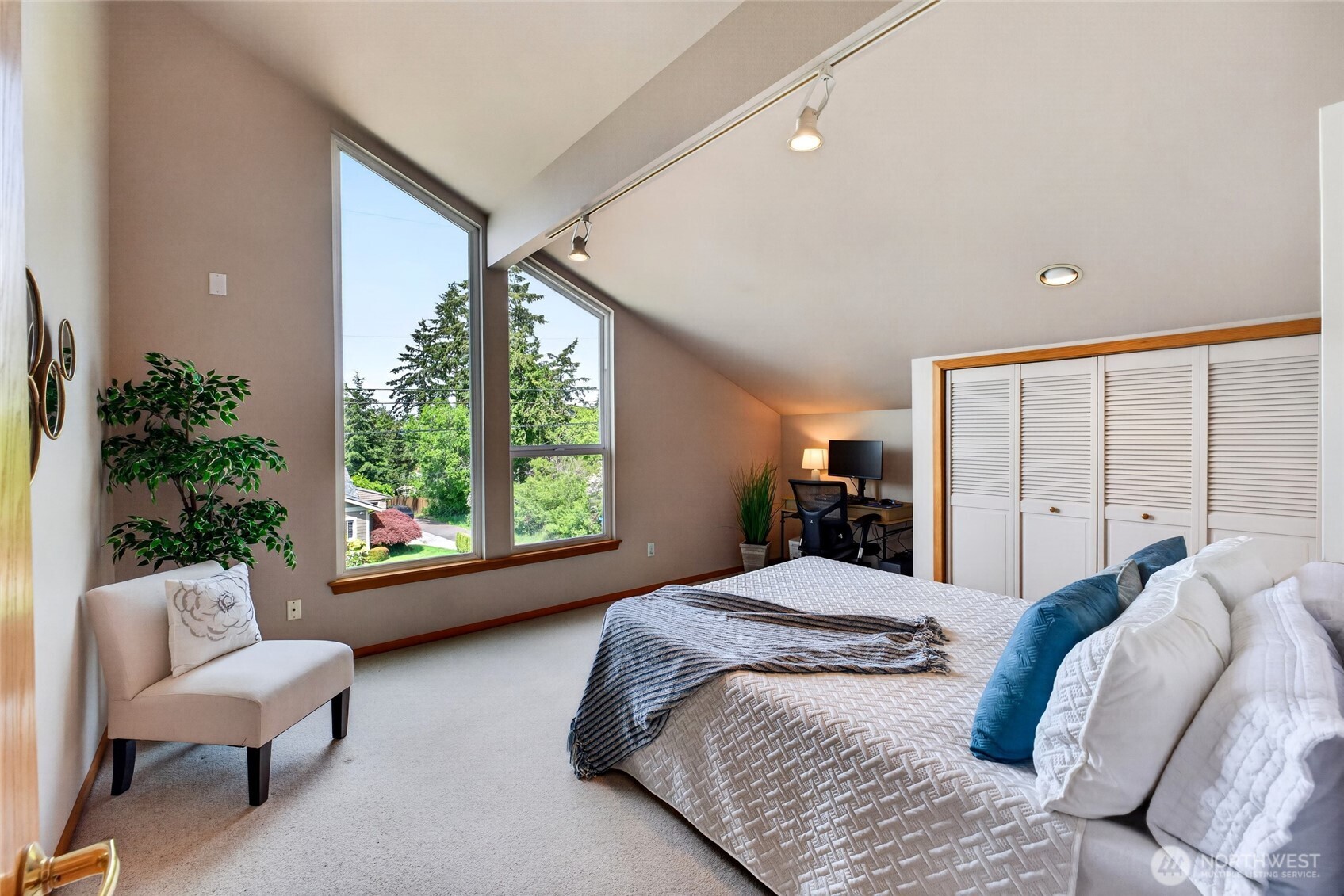 516 Wana Wana Place NE, Tacoma, WA 98422
