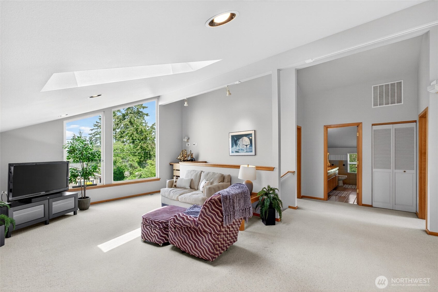 516 Wana Wana Place NE, Tacoma, WA 98422