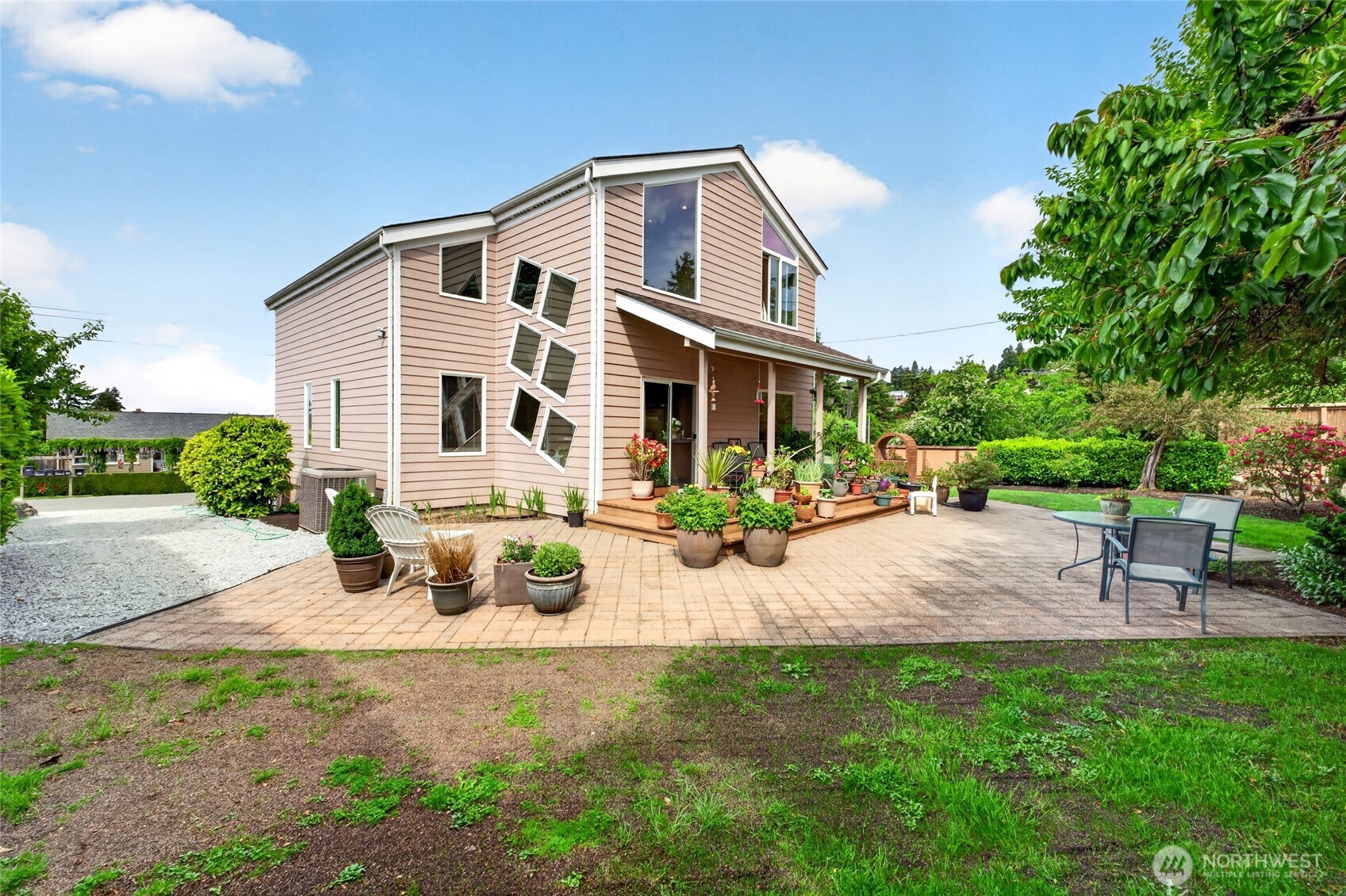 516 Wana Wana Place NE, Tacoma, WA 98422