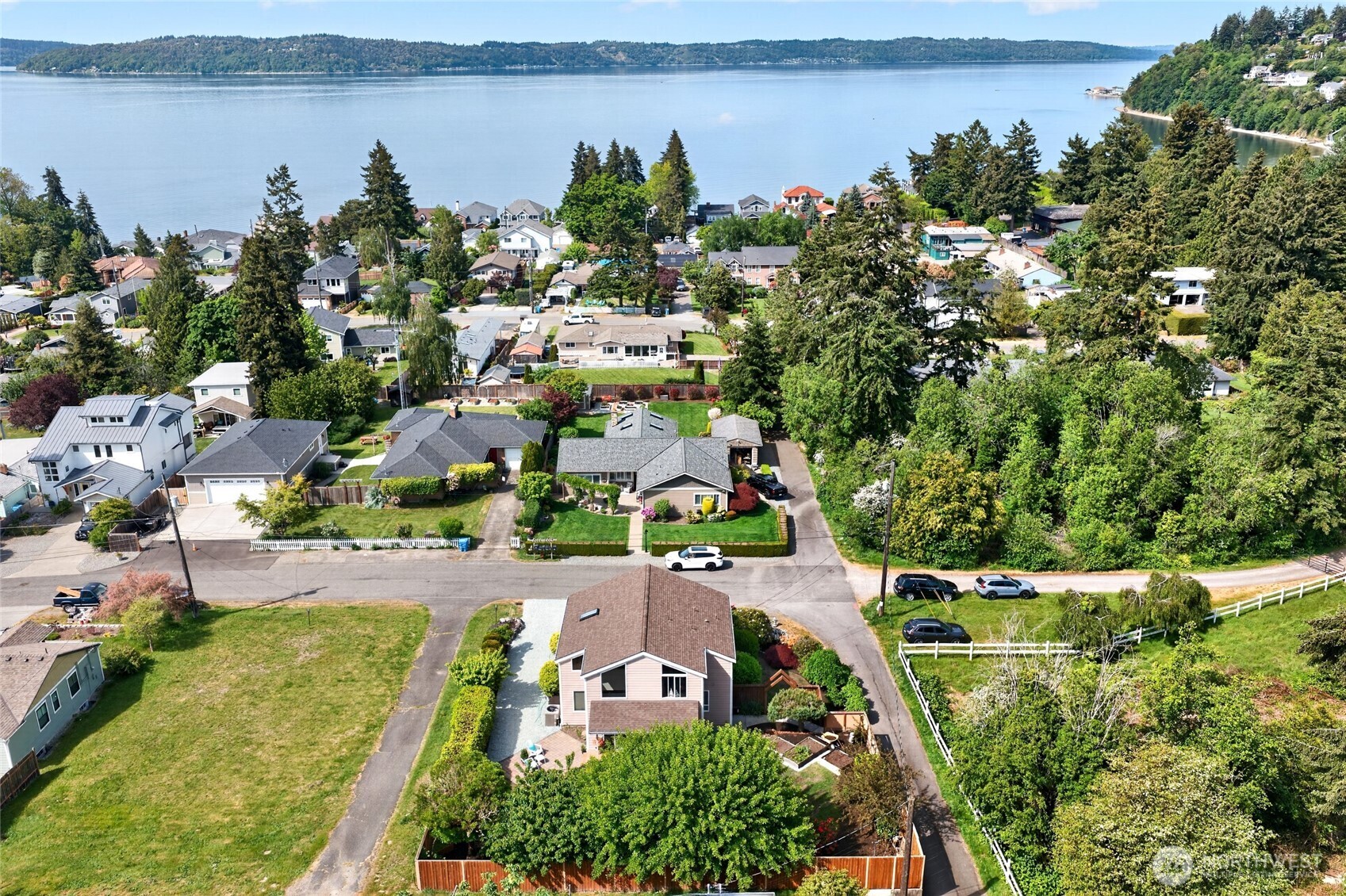 516 Wana Wana Place NE, Tacoma, WA 98422