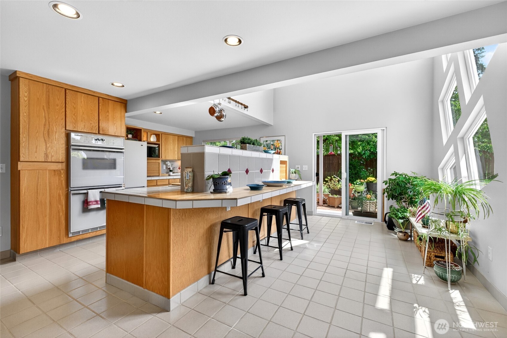 516 Wana Wana Place NE, Tacoma, WA 98422
