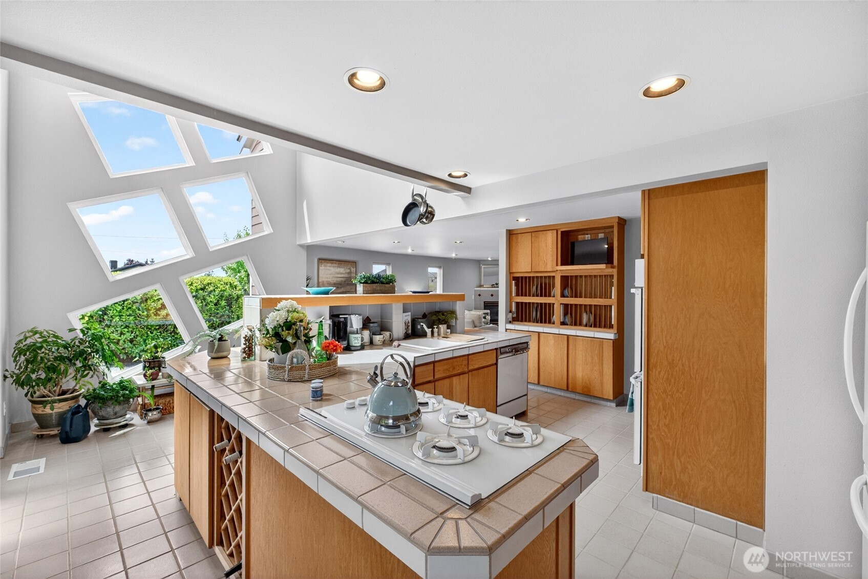 516 Wana Wana Place NE, Tacoma, WA 98422