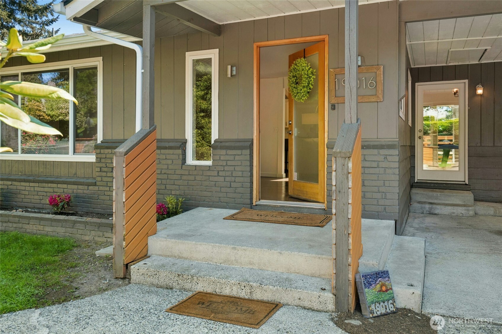 19016 Firlands Way N, Shoreline, WA 98133