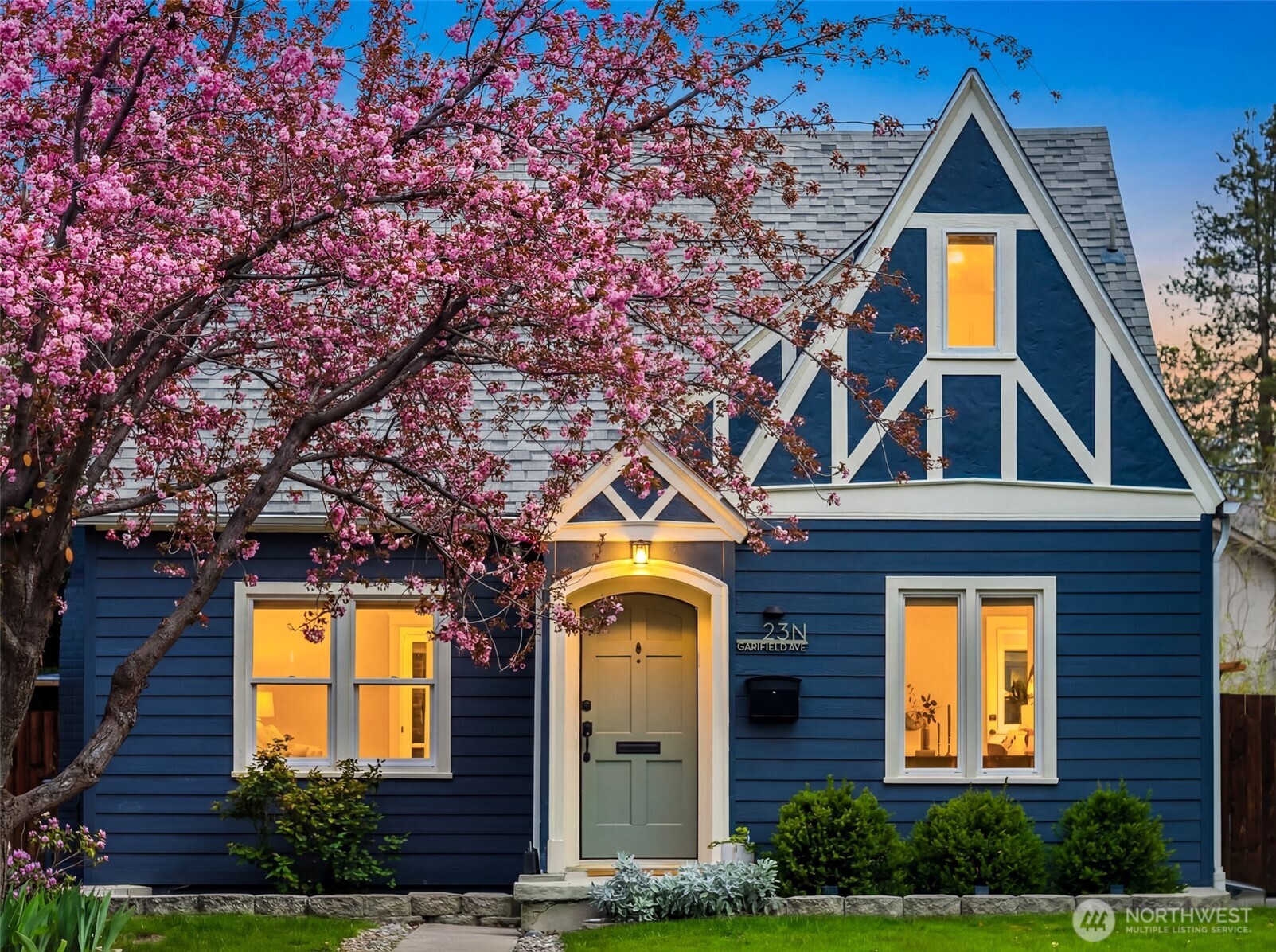 23 N Garfield Avenue , Wenatchee, WA 98801