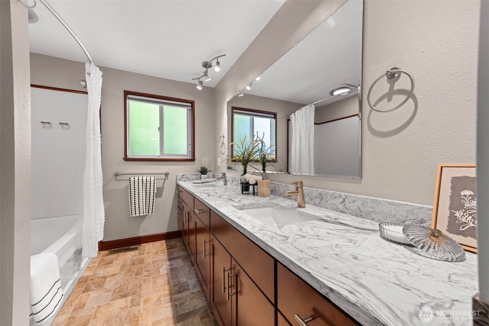8019 Shadywood Lane SW, Lakewood, WA 98498