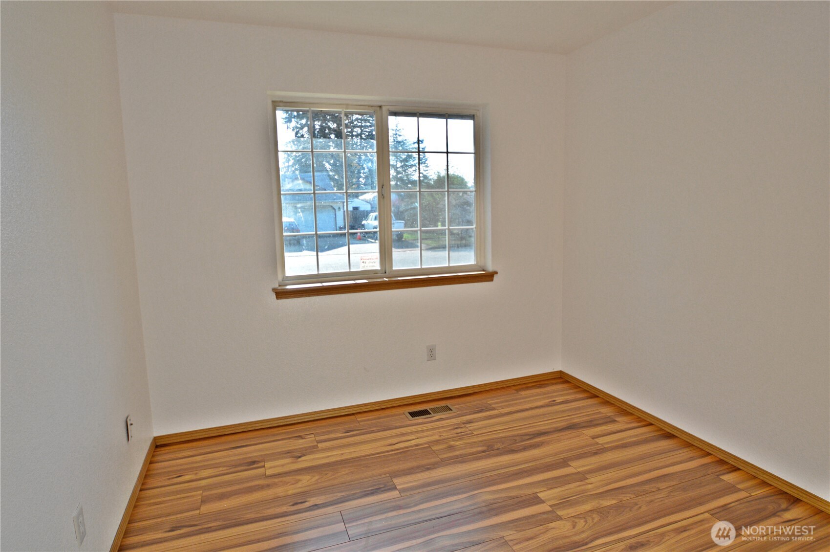910 11th Street SE, Puyallup, WA 98372