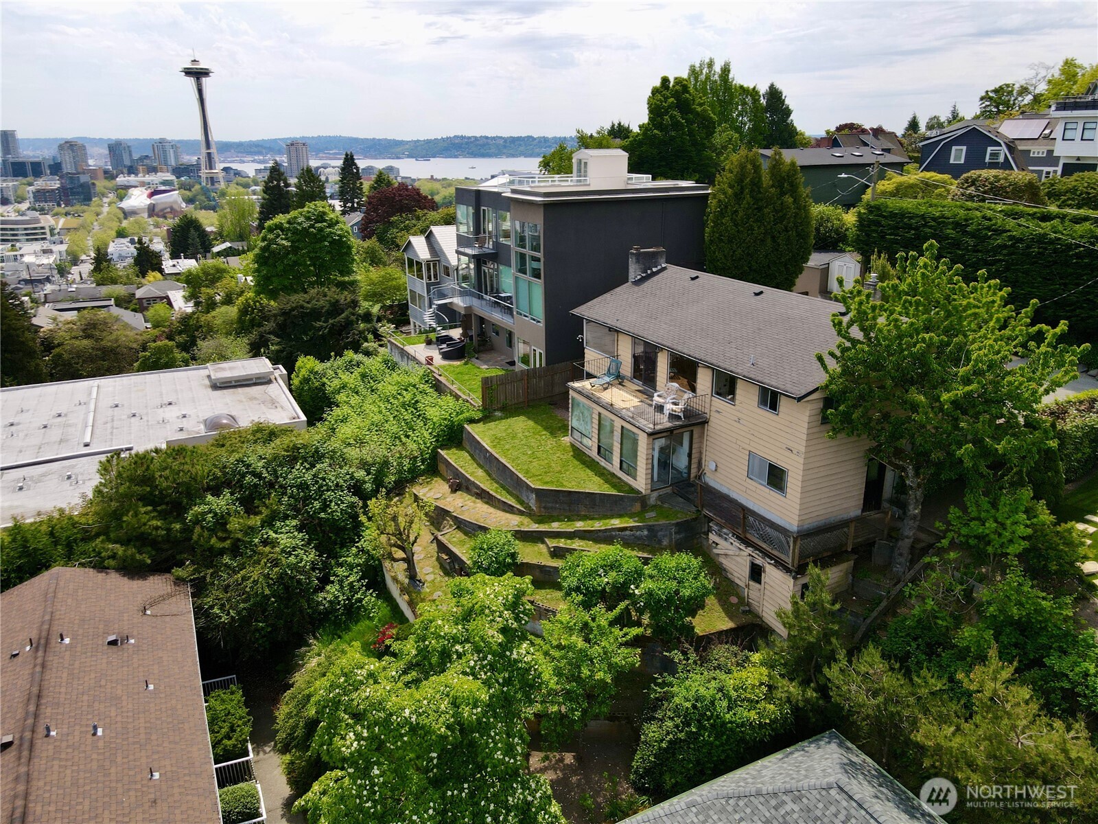 438 Comstock Place , Seattle, WA 98109