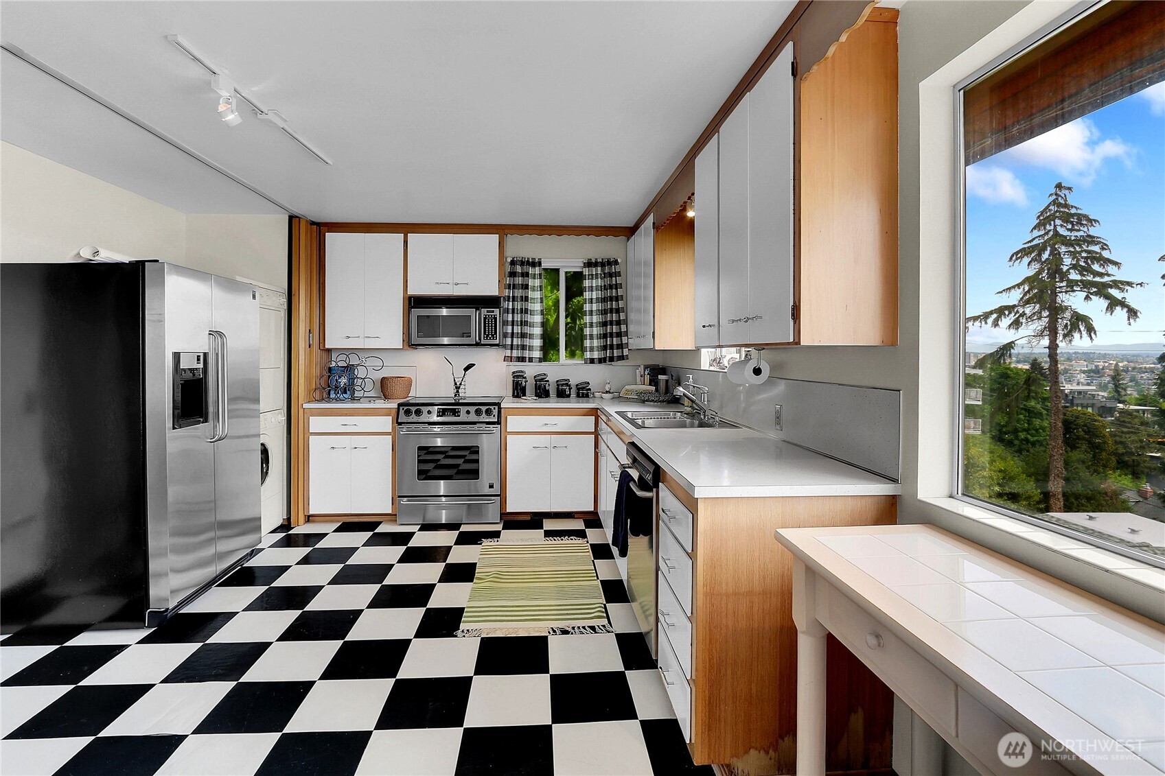 438 Comstock Place , Seattle, WA 98109