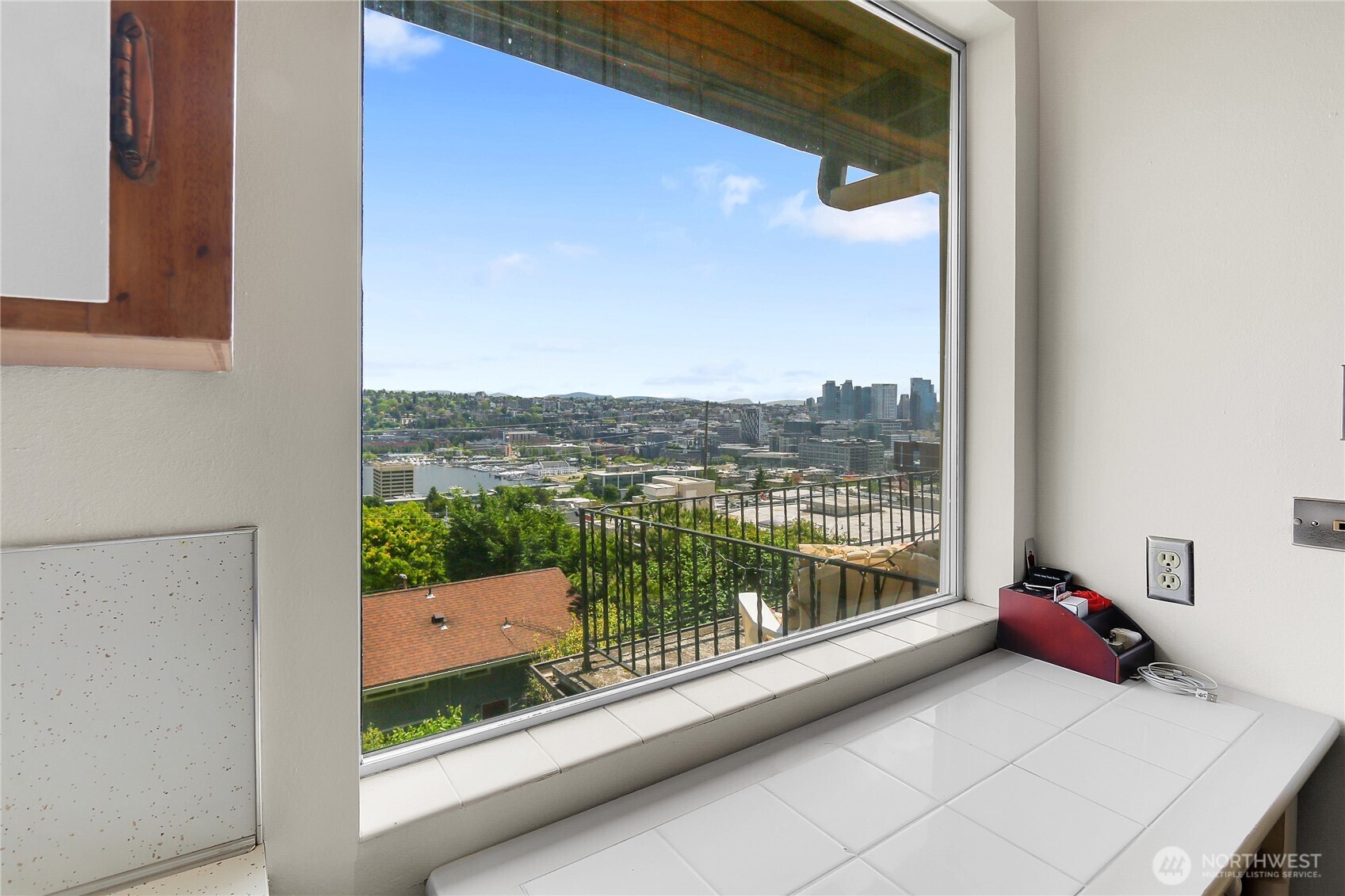 438 Comstock Place , Seattle, WA 98109
