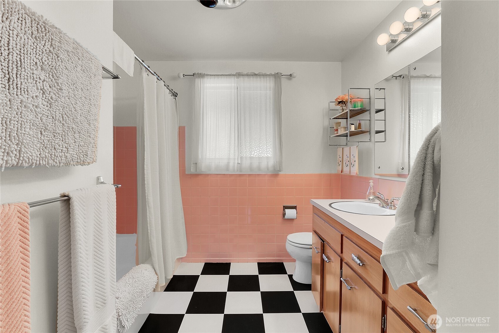 438 Comstock Place , Seattle, WA 98109