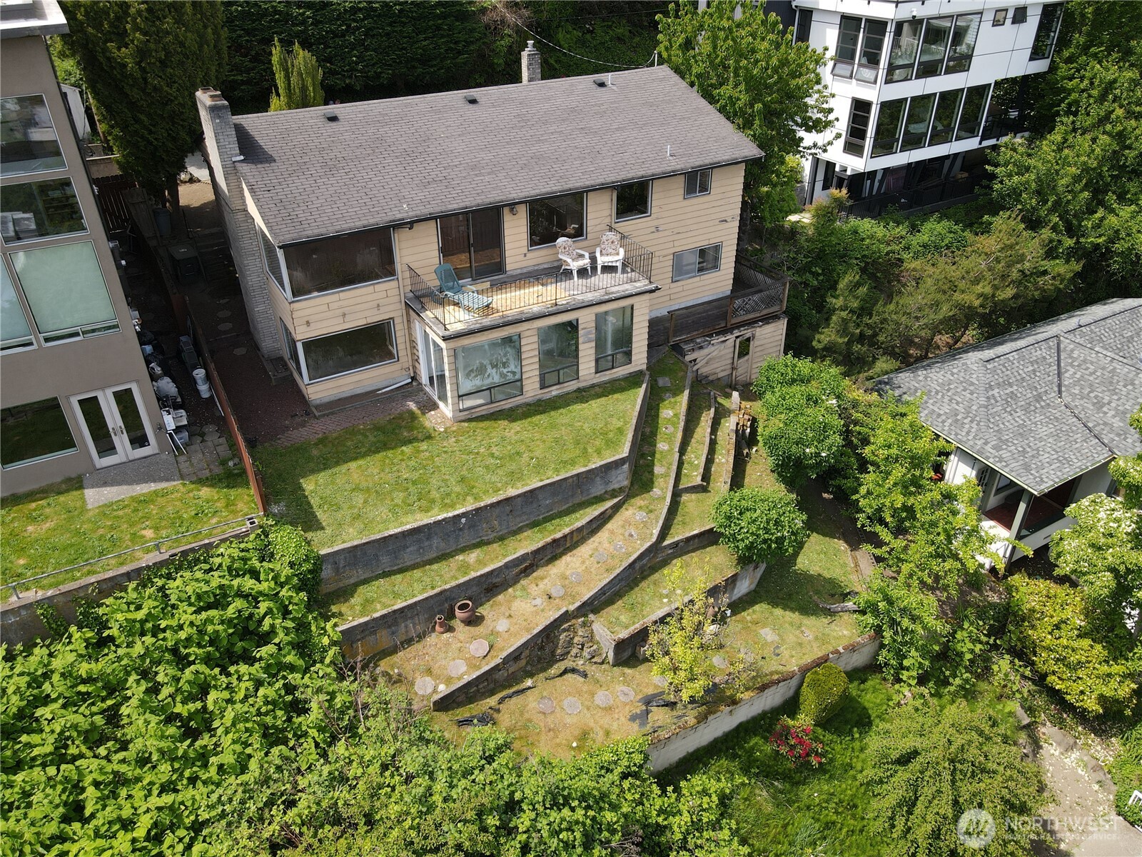 438 Comstock Place , Seattle, WA 98109