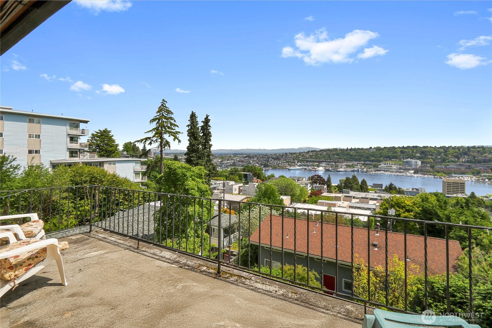 438 Comstock Place , Seattle, WA 98109