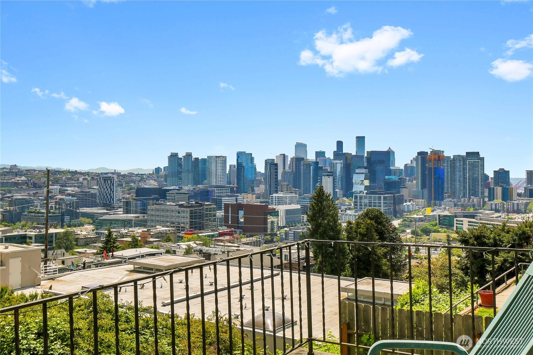 438 Comstock Place , Seattle, WA 98109