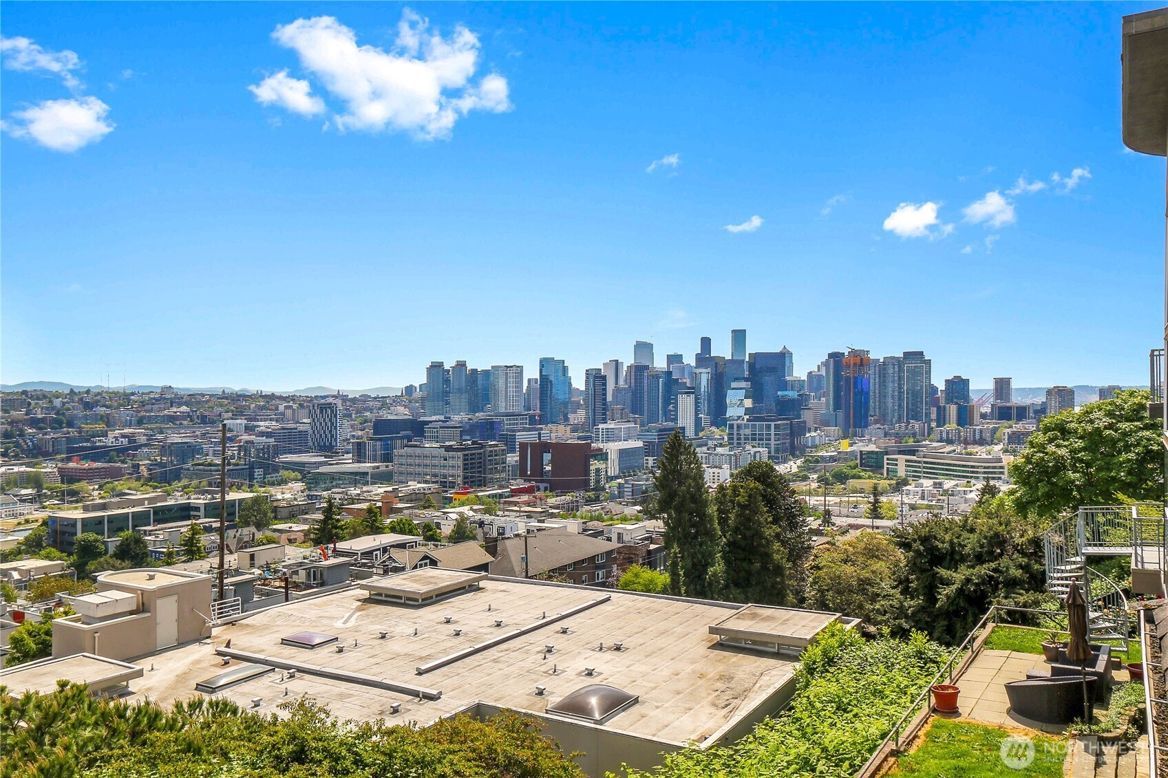 438 Comstock Place , Seattle, WA 98109