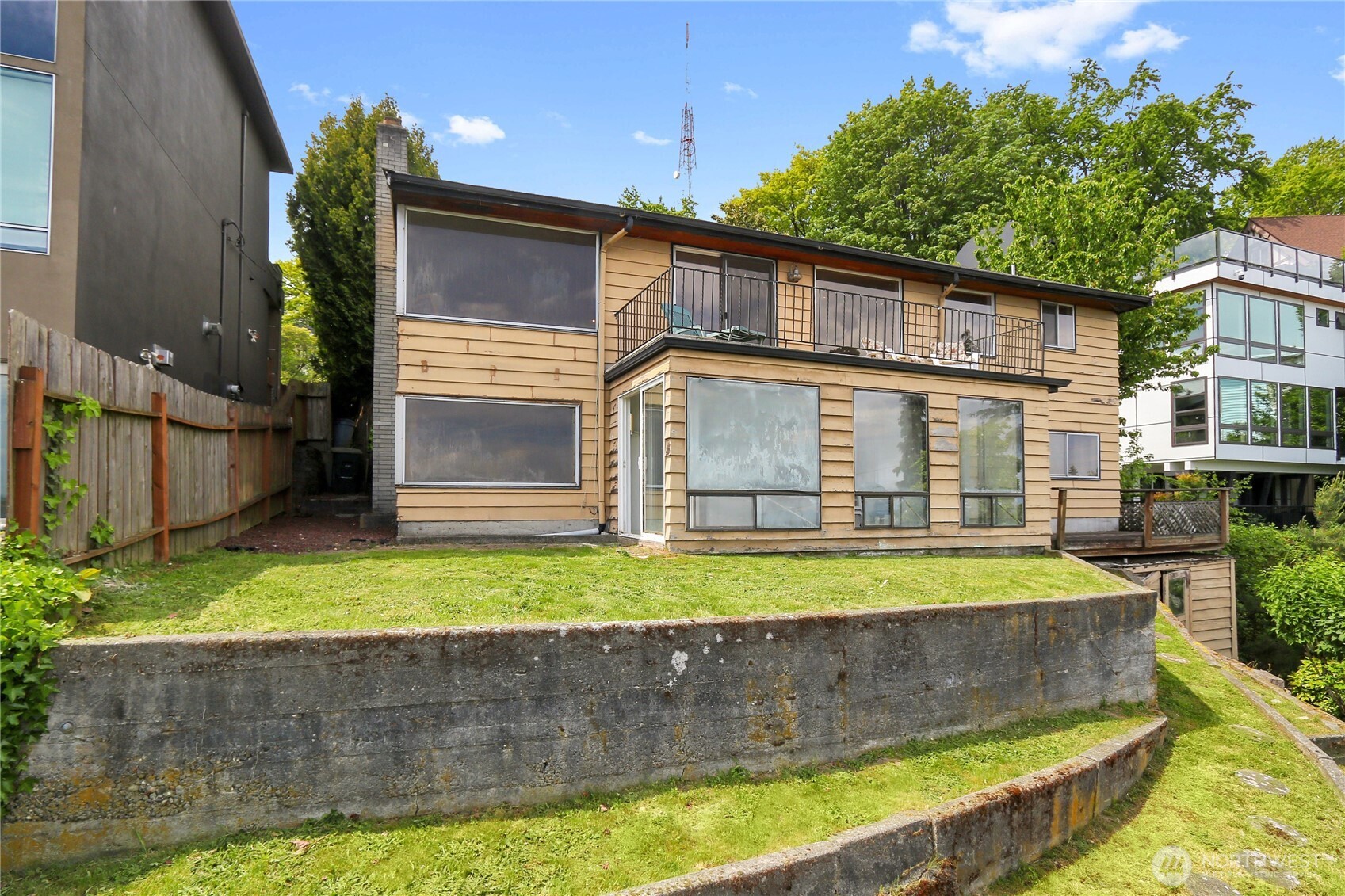 438 Comstock Place , Seattle, WA 98109