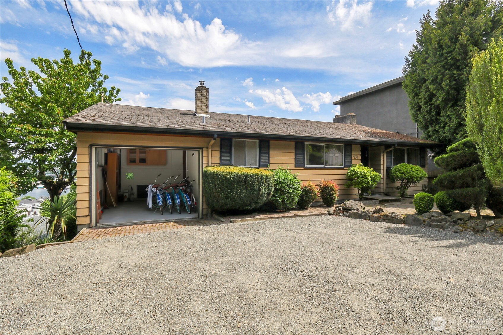 438 Comstock Place , Seattle, WA 98109