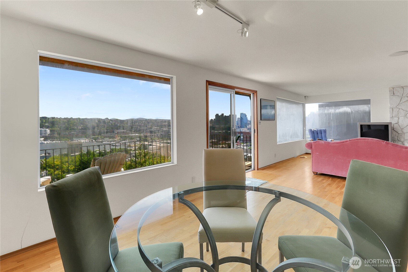 438 Comstock Place , Seattle, WA 98109