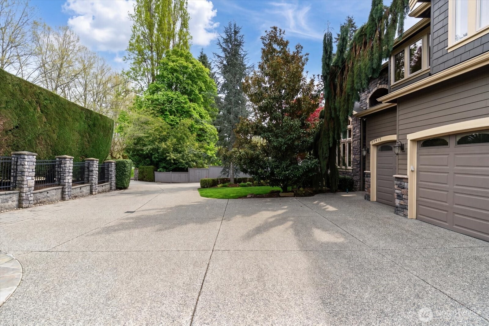 19415 100th Avenue NE, Bothell, WA 98011