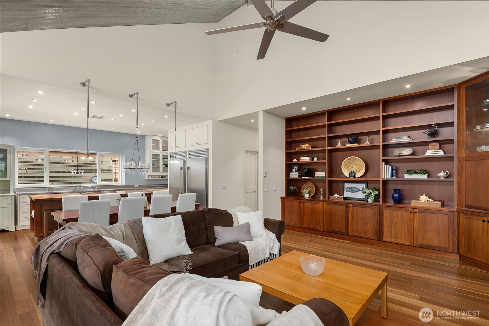 4712 SW Brace Point Dr , Seattle, WA 98136-2612