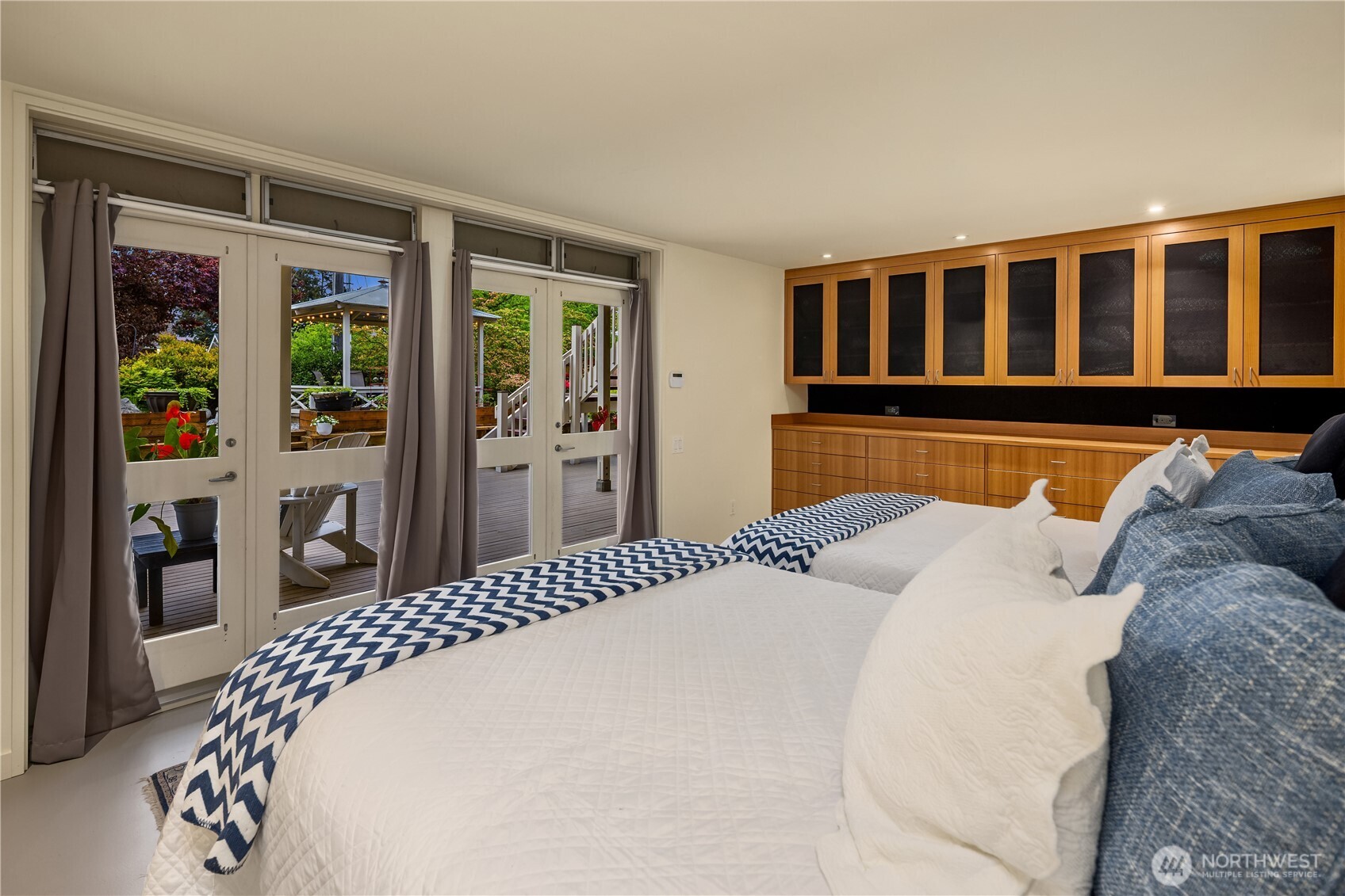 4712 SW Brace Point Dr , Seattle, WA 98136-2612