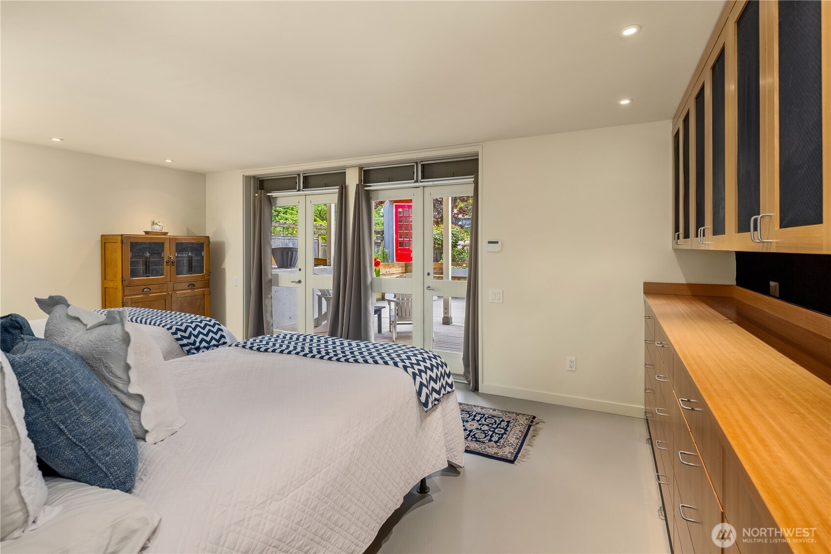 4712 SW Brace Point Dr , Seattle, WA 98136-2612