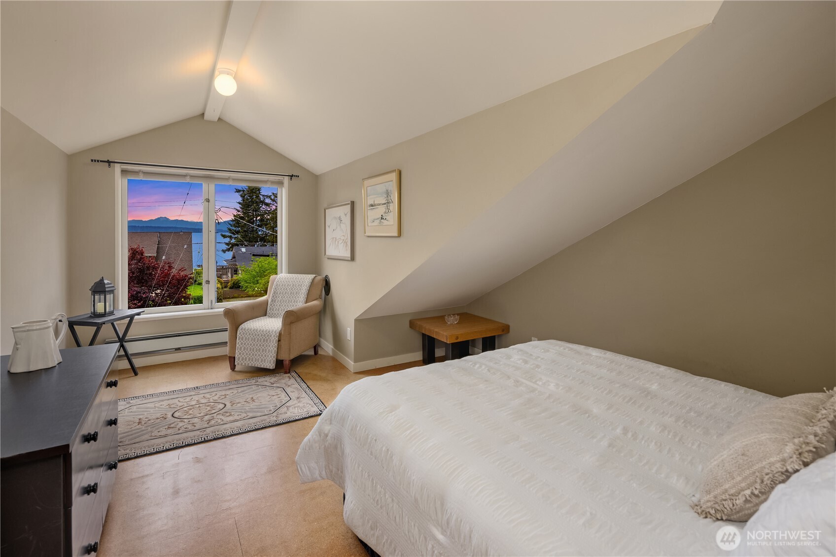 4712 SW Brace Point Dr , Seattle, WA 98136-2612