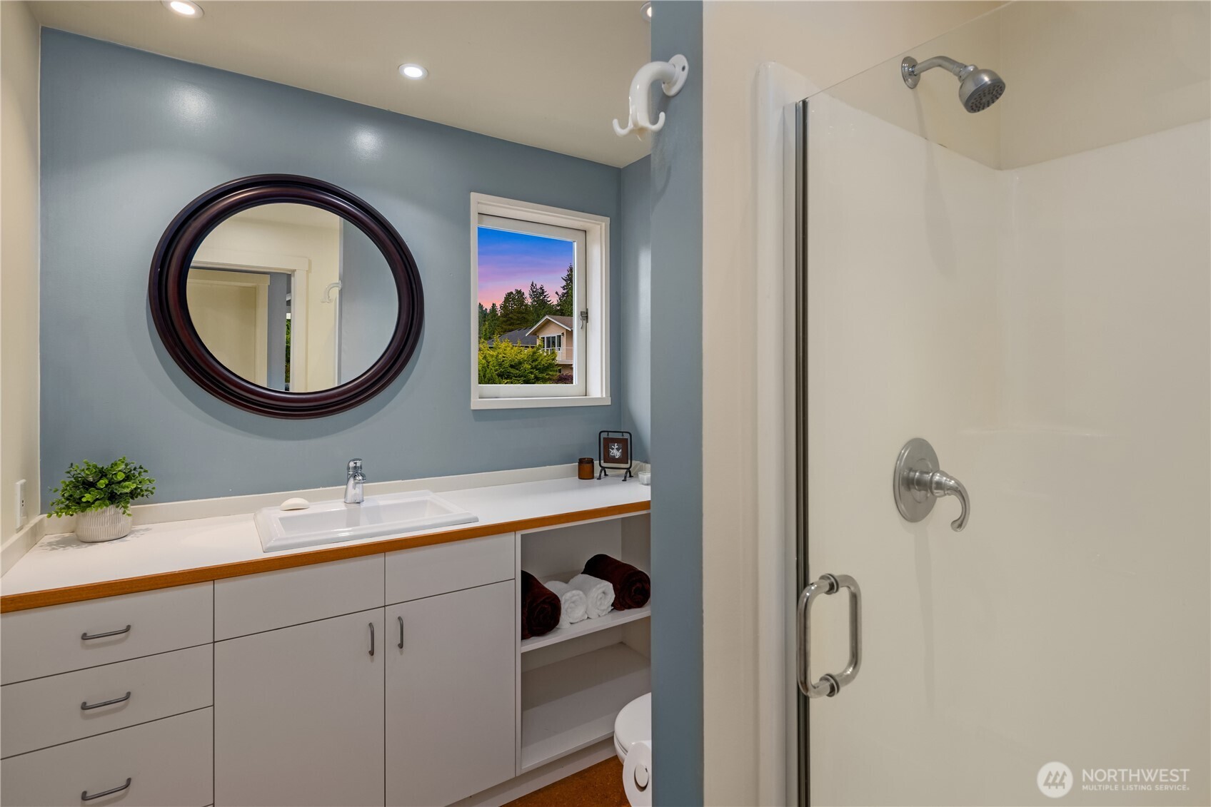 4712 SW Brace Point Dr , Seattle, WA 98136-2612