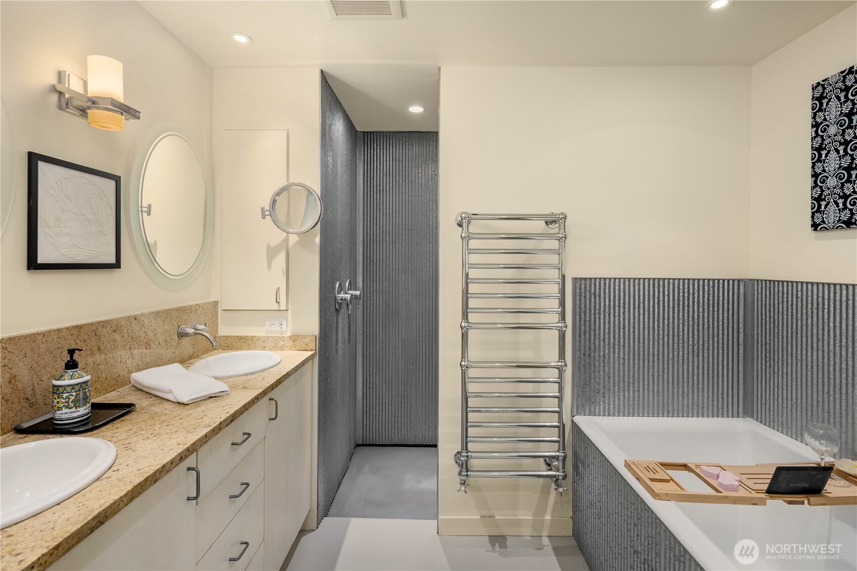 4712 SW Brace Point Dr , Seattle, WA 98136-2612